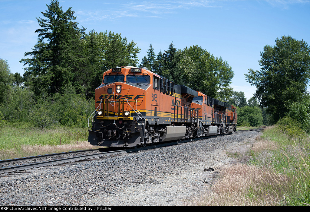 BNSF 6885